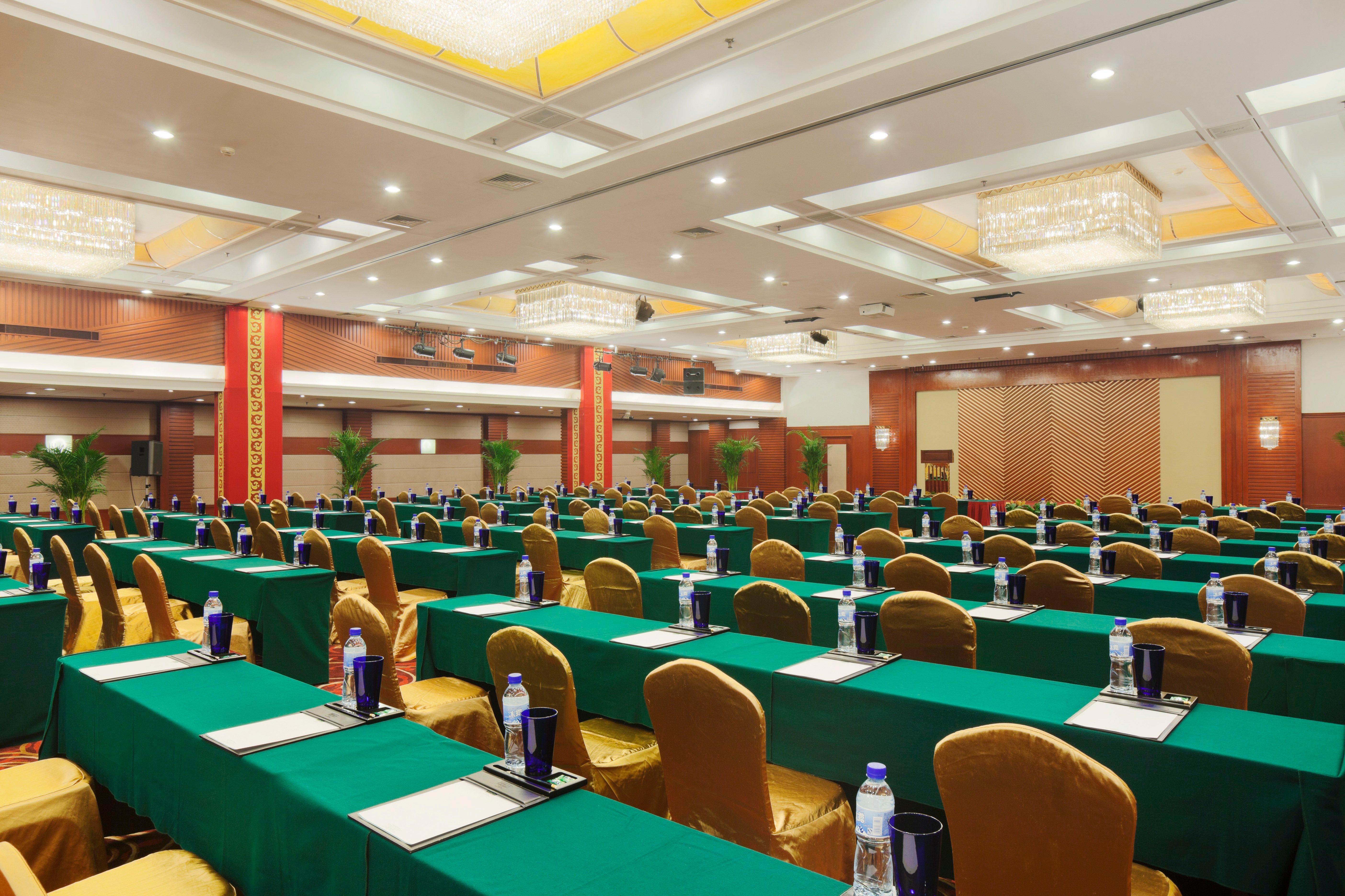 Crowne Plaza Zhengzhou By Ihg Hotel Exterior photo