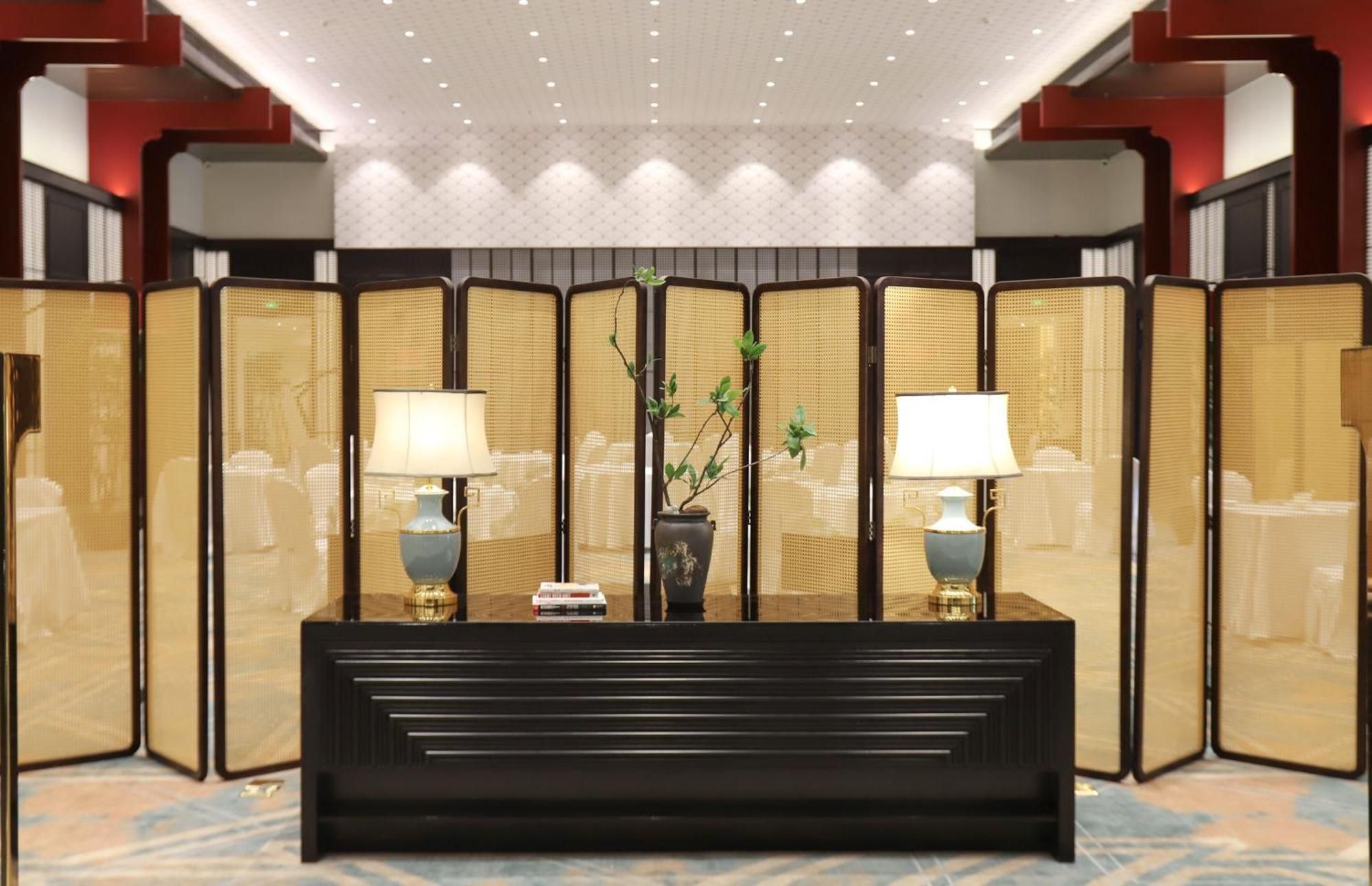 Crowne Plaza Zhengzhou By Ihg Hotel Exterior photo